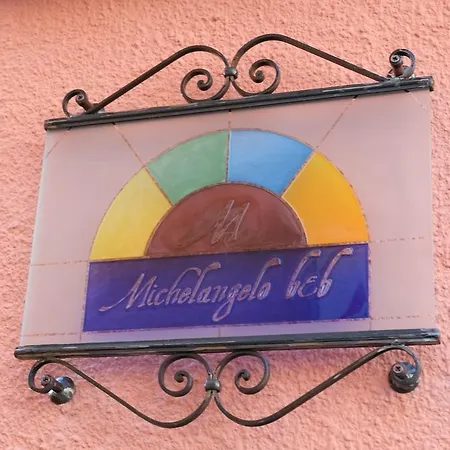לינה וארוחת בוקר Michelangelo